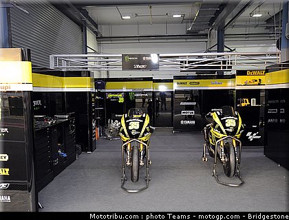 motogp_qatar_2011_crutchlow_17.jpg
