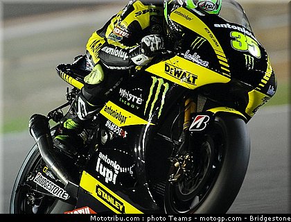 motogp_qatar_2011_crutchlow_25.jpg