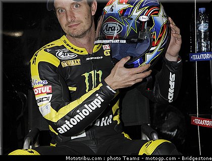 motogp_qatar_2011_edwards_05.jpg