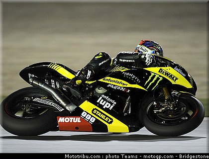 motogp_qatar_2011_edwards_17.jpg