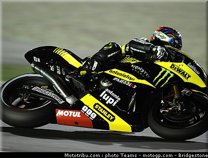 motogp_qatar_2011_edwards_26.jpg