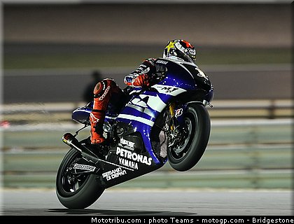 motogp_qatar_2011_lorenzo_005.jpg