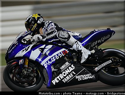 motogp_qatar_2011_lorenzo_015.jpg