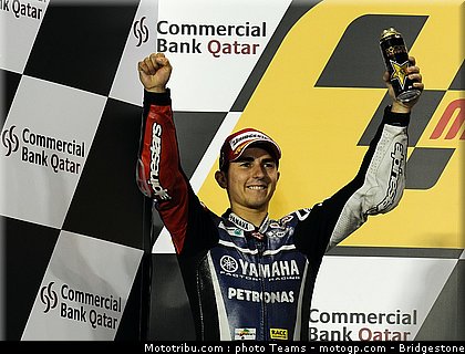 motogp_qatar_2011_lorenzo_026.jpg