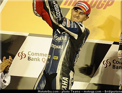 motogp_qatar_2011_lorenzo_028.jpg
