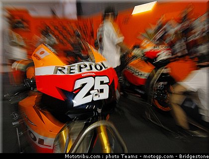 motogp_qatar_2011_pedrosa_17.jpg
