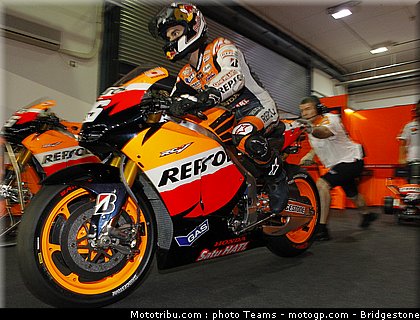 motogp_qatar_2011_pedrosa_18.jpg