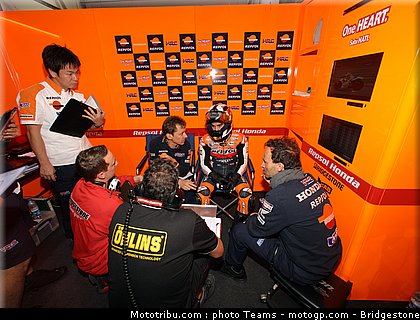motogp_qatar_2011_pedrosa_22.jpg