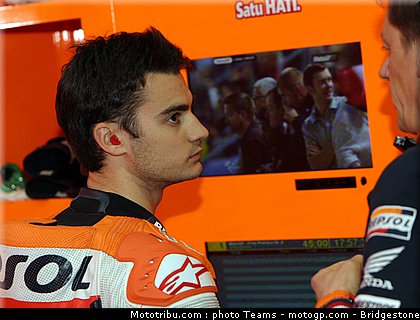 motogp_qatar_2011_pedrosa_23.jpg