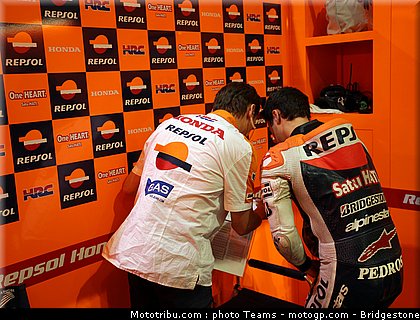 motogp_qatar_2011_pedrosa_25.jpg
