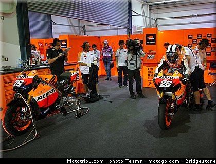 motogp_qatar_2011_pedrosa_34.jpg