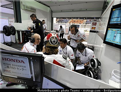 motogp_qatar_2011_simoncelli_14.jpg