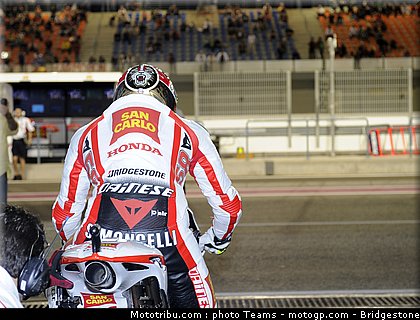 motogp_qatar_2011_simoncelli_22.jpg