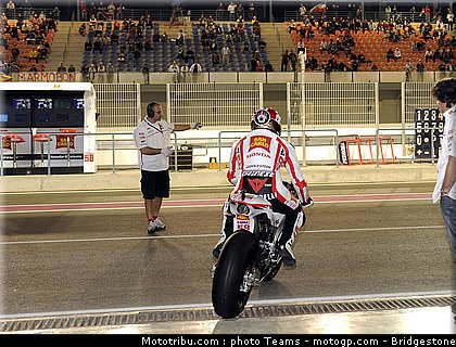 motogp_qatar_2011_simoncelli_23.jpg