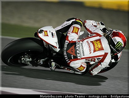 motogp_qatar_2011_simoncelli_27.jpg