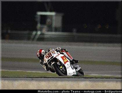 motogp_qatar_2011_simoncelli_31.jpg