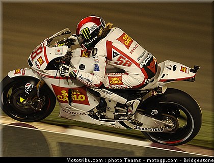 motogp_qatar_2011_simoncelli_35.jpg
