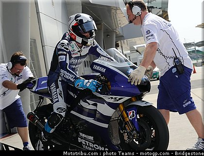 motogp_qatar_2011_spies_01.jpg