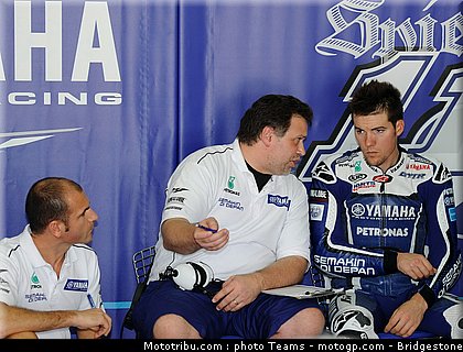 motogp_qatar_2011_spies_02.jpg