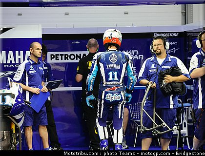 motogp_qatar_2011_spies_08.jpg