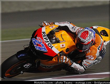 motogp_qatar_2011_stoner_09.jpg