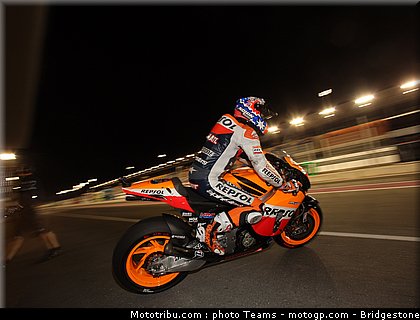 motogp_qatar_2011_stoner_15.jpg