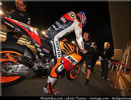 motogp_qatar_2011_stoner_16.jpg