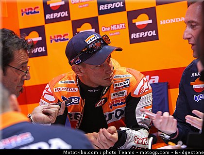 motogp_qatar_2011_stoner_17.jpg