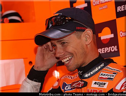 motogp_qatar_2011_stoner_19.jpg