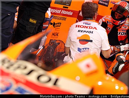 motogp_qatar_2011_stoner_20.jpg
