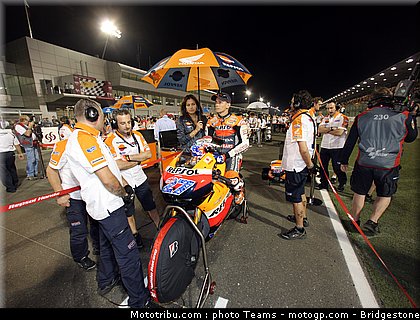 motogp_qatar_2011_stoner_22.jpg