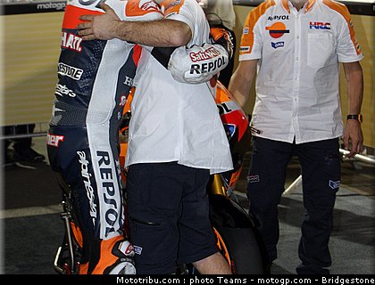 motogp_qatar_2011_stoner_24.jpg