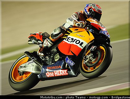 motogp_qatar_2011_stoner_27.jpg