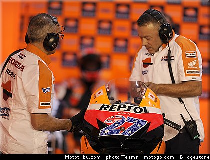 motogp_qatar_2011_stoner_28.jpg