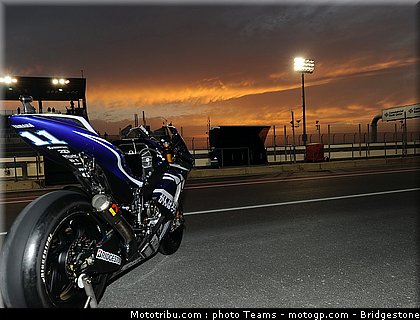 motogp_qatar_2011_yamaha.jpg