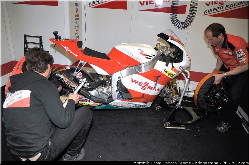 moto2_bradl_02_espagne_2011_jerez