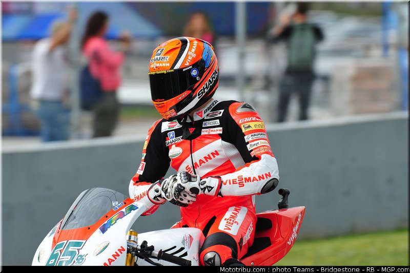 moto2_bradl_08_espagne_2011_jerez