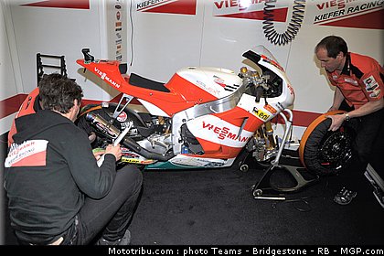moto2_bradl_02_espagne_2011_jerez.jpg