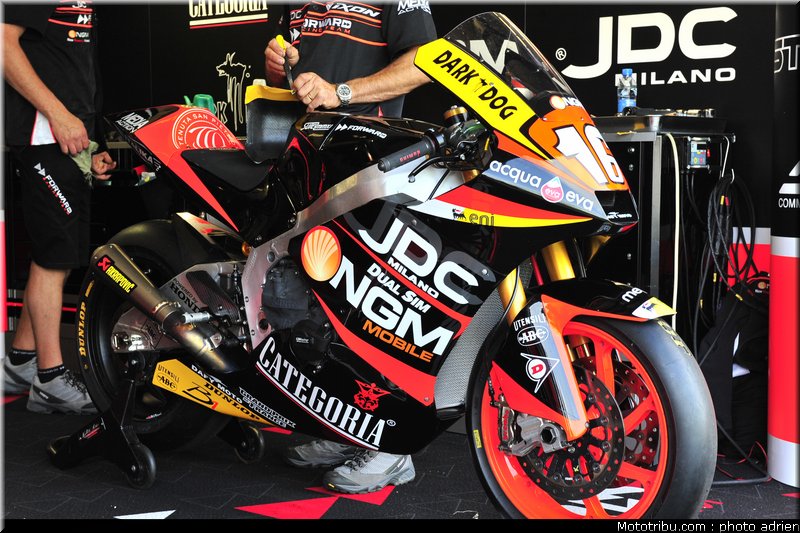 motogp_2011_paddock_portugal_estoril_014