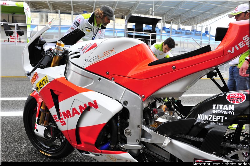 motogp_2011_paddock_portugal_estoril_074