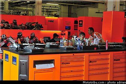motogp_2011_paddock_portugal_estoril_027.JPG