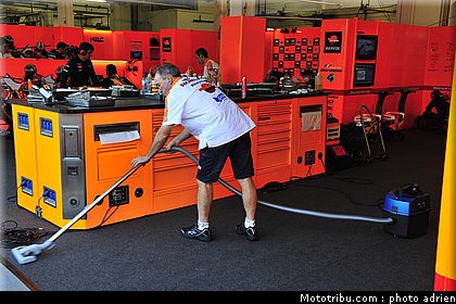 motogp_2011_paddock_portugal_estoril_028.JPG