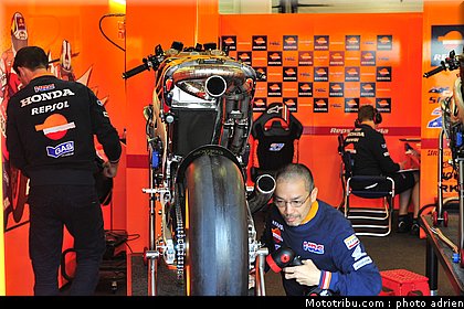 motogp_2011_paddock_portugal_estoril_031.JPG
