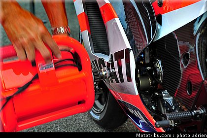 motogp_2011_paddock_portugal_estoril_056.JPG