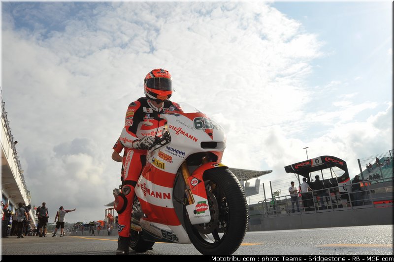 moto2_bradl_13_portugal_2011_estoril