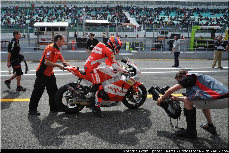 moto2_bradl_14_portugal_2011_estoril