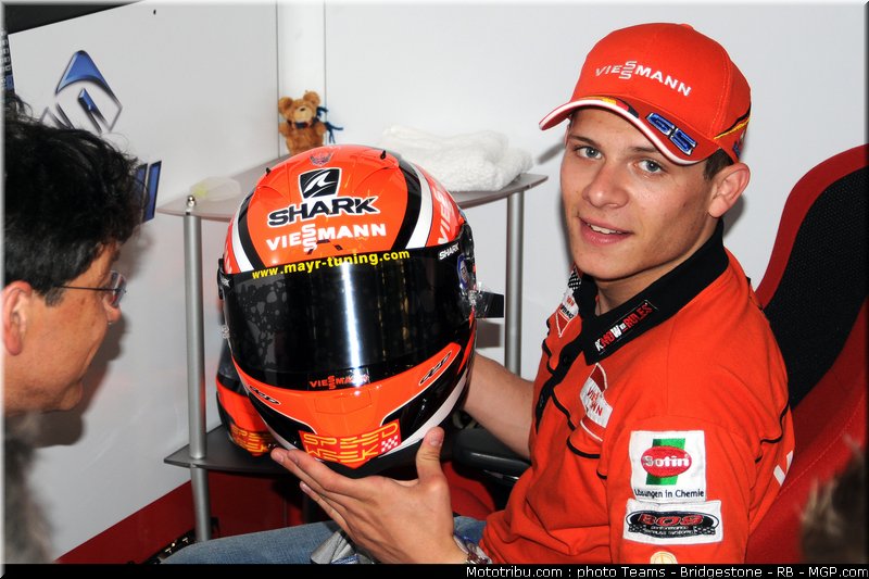 moto2_bradl_15_portugal_2011_estoril