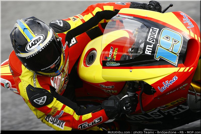 moto2_simeon_12_portugal_2011_estoril