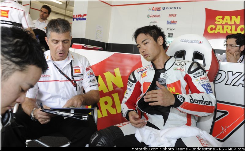 motogp_aoyama_02_portugal_2011_estoril
