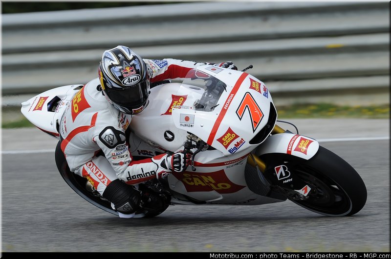 motogp_aoyama_05_portugal_2011_estoril